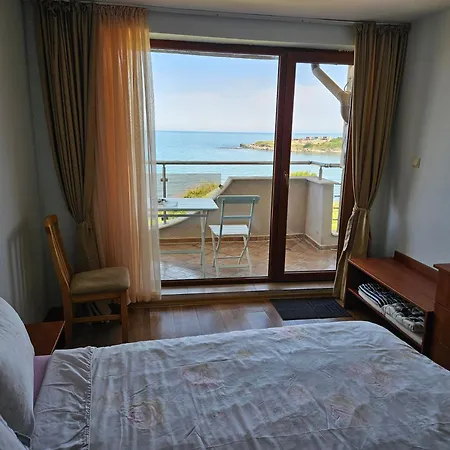 Inesa Apartament Țarevo