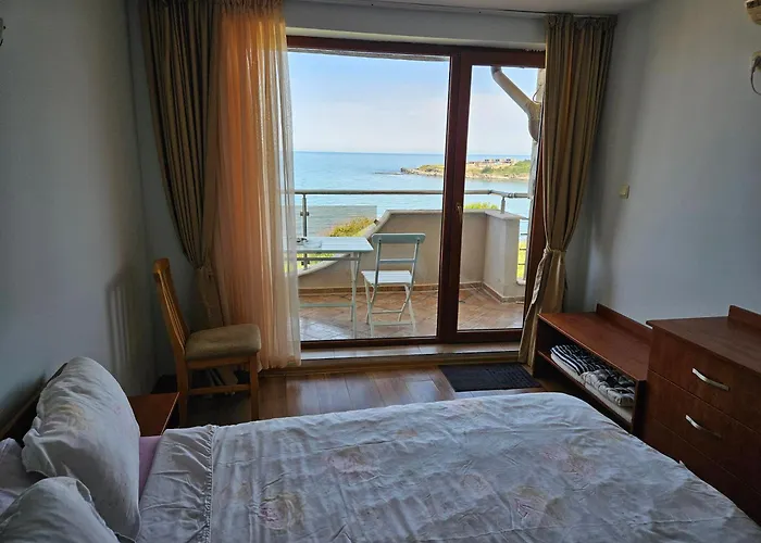 Inesa Apartament Țarevo